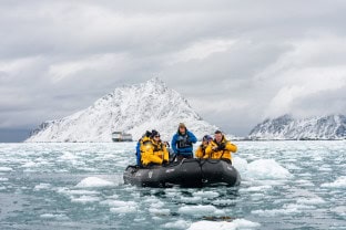Svalbard Wiosną: Lód Morski, Dziewiczy Śnieg i Dzika Przyroda